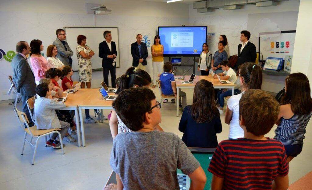 Famasete fornece "Salas de Aula do Futuro"